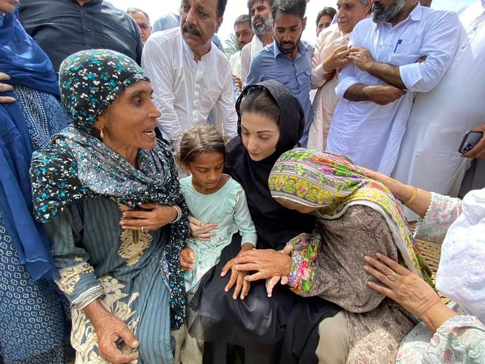 PmlnAyaz's tweet photo. شیرنی متاثرین سیلاب زدگان کے دکھ درد میں شریک https://t.co/X1y86PVVPA