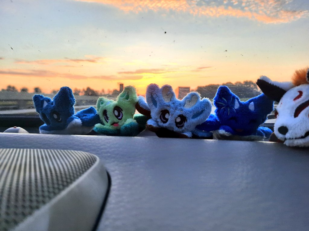 Bye_Maxwell's tweet photo. I have no pictures of #Eurofurence26 because I was too busy enjoying my time there✨
So have this picture I took on the way there and the thing I drew in the Artist Lounge sketchbook! https://t.co/48cTnT0XQc