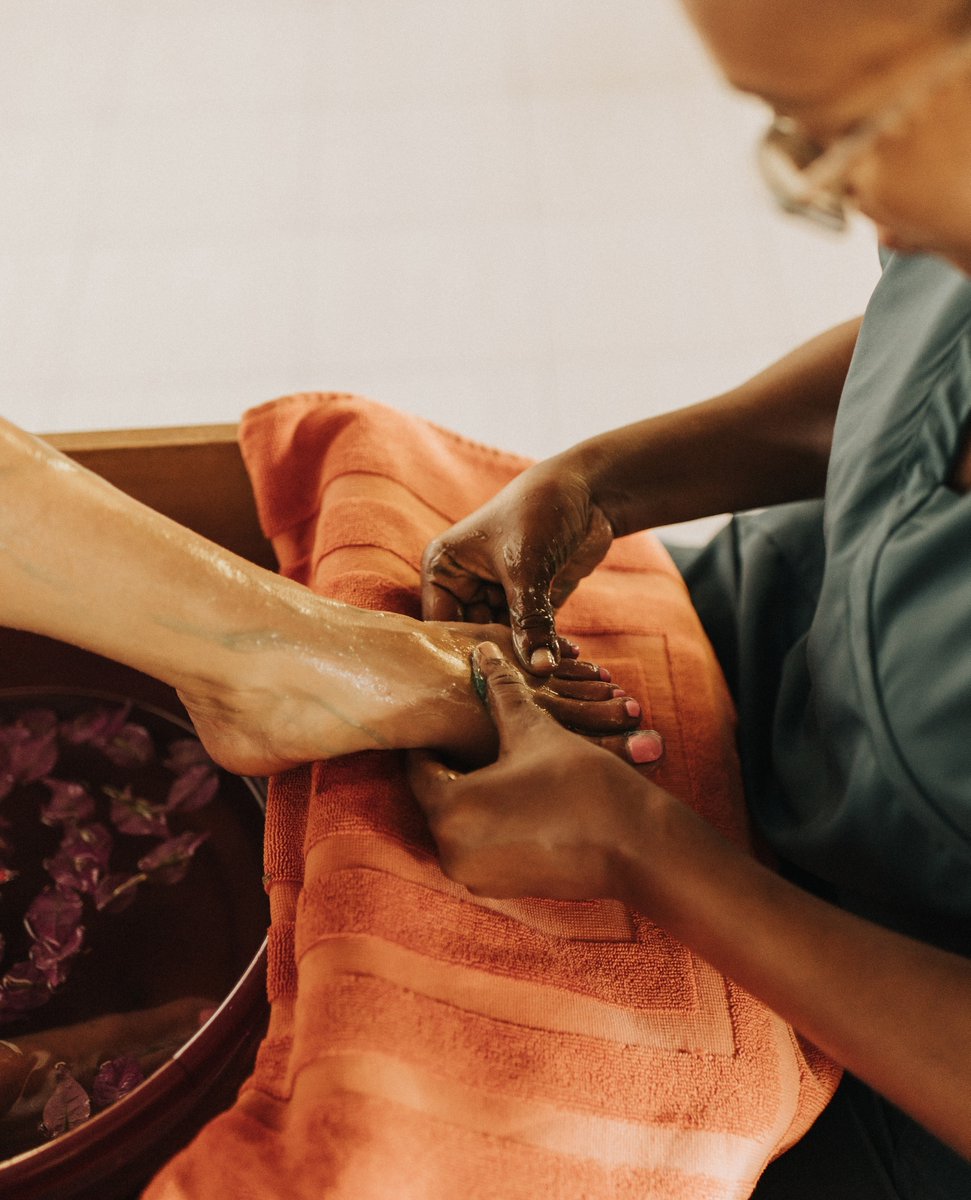 Stonefield_Res's tweet photo. Give your body the attention it deserves ❤️ 

#stonefieldvillaresort #escaperelaxrejuvenate #saintlucia #travelsaintlucia #spaday #selfcare #footmassage https://t.co/KlsLxrhKEF