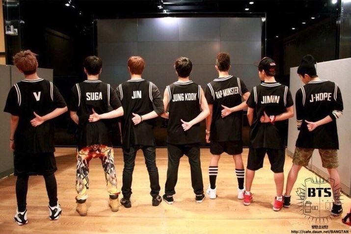 SIMP4KNJ's tweet photo. bts moments that never fail to make armys cry : a sniveling thread pt.2 https://t.co/psPx4pryxi