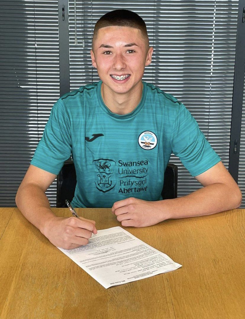 RiscaUtdJuniors's tweet photo. We’re delighted to share that U16 player and member of last season’s FAW National Champions squad Kiel Higginson has signed a contract @swans_academy following his trial period. 

A superb achievement and fully deserved. Hard work has paid off, good luck Kiel ⚽️ 

#YoungCuckoo https://t.co/p4Nmc9lbUG
