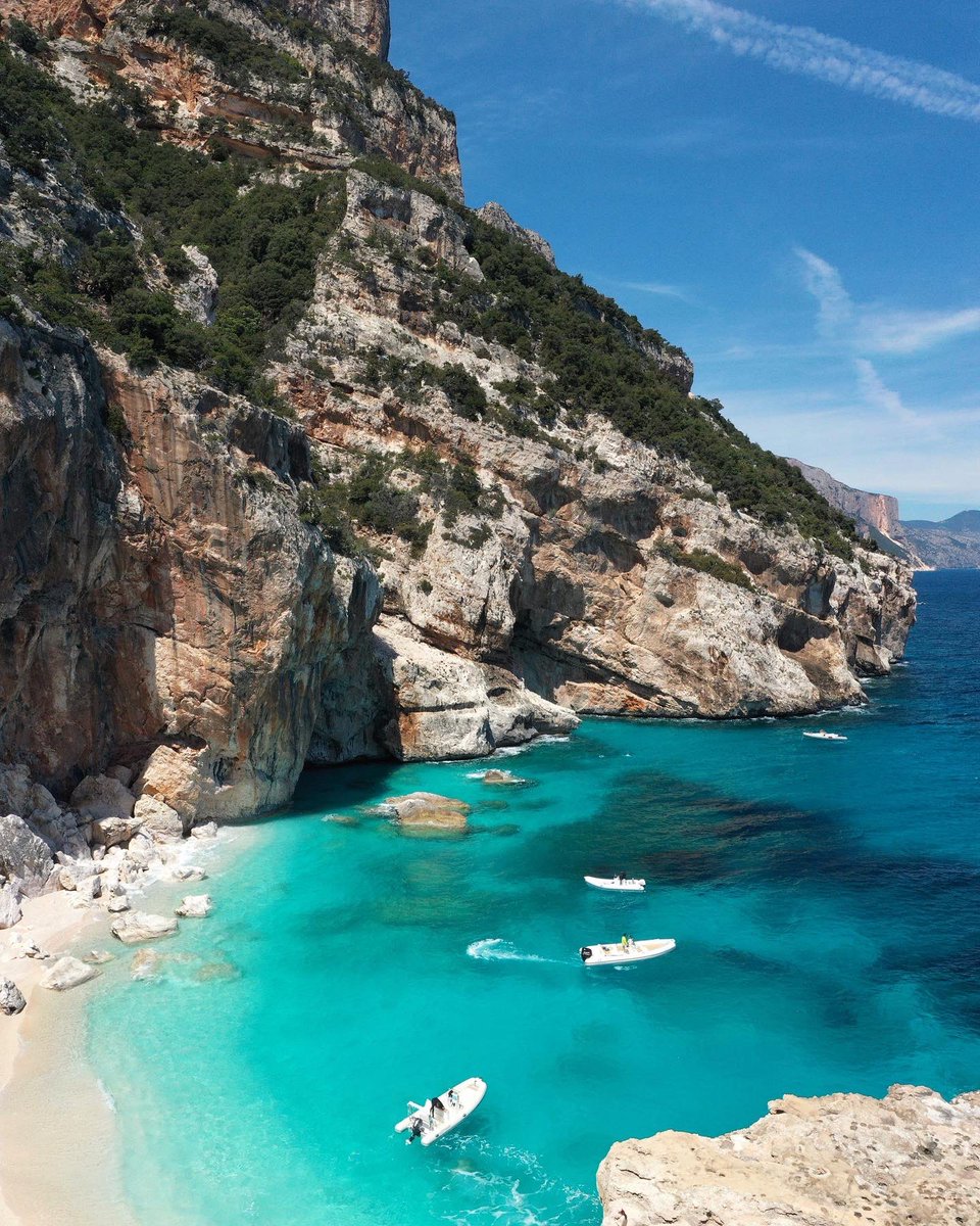 TheGuruLink's tweet photo. SARDINIA 🏝

Sardinia is known for its mesmerising beaches, crystal clear sea, extraordinary nature and delicious foods. The island has so much to offer, from sandy beaches to extremely demanding trekking trails and amazing  surfing spots. 

#Travel #MondayMotivation #HaeDuu ✈️ https://t.co/yTfGh285hl