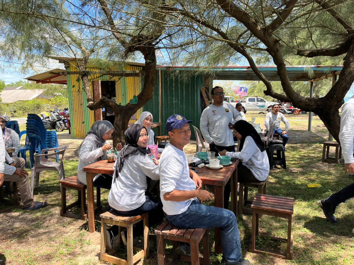 jkrbesut's tweet photo. 28/8/2022-Program Kibar Jalur Gemilang &amp; Kembara Zero Pothole JKR Besut 2022. @JKRTerengganu @IrHjMdridzwan @HasliJKR @MohdIzainudin @MahzanNik @IbrahimBinMatA1 https://t.co/bkiXsXvcTs