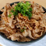 茹でてさっぱり、和えてコクうま。お手軽「焼肉豚しゃぶ丼」。