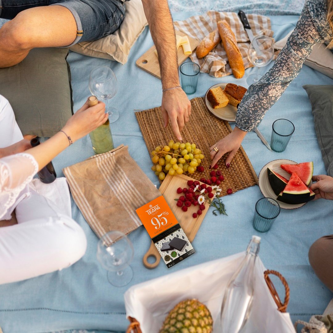 chocolatestrapa's tweet photo. La playa 🏖️
Un atardecer 🌅
Picnic 🍓🍉🍊
Amigos 👨👩
Si, lo sabemos, te acabamos de dar el planazo del verano 😉
#ChocolatesTrapa #TrapaCollection #singluten #chocolate #chocolateconleche #picnic #playa #amigos #atardecer https://t.co/dSZM32nzmg