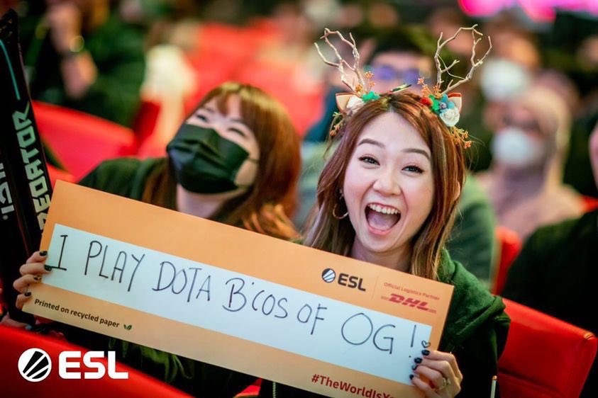 apyh22's tweet photo. Had way too much fun supporting my fav team at @ESLDota2 #ESLOneMalaysia . Thank you for organizing such an amazing event, I lost my voice shouting for @OGesports &amp; twas SO WORTH IT! This event defo made my year!!🤩 Congrats on the W once again! Forever #DreamOG 🌻💕 @Taigadota https://t.co/JFMPBiXeK6