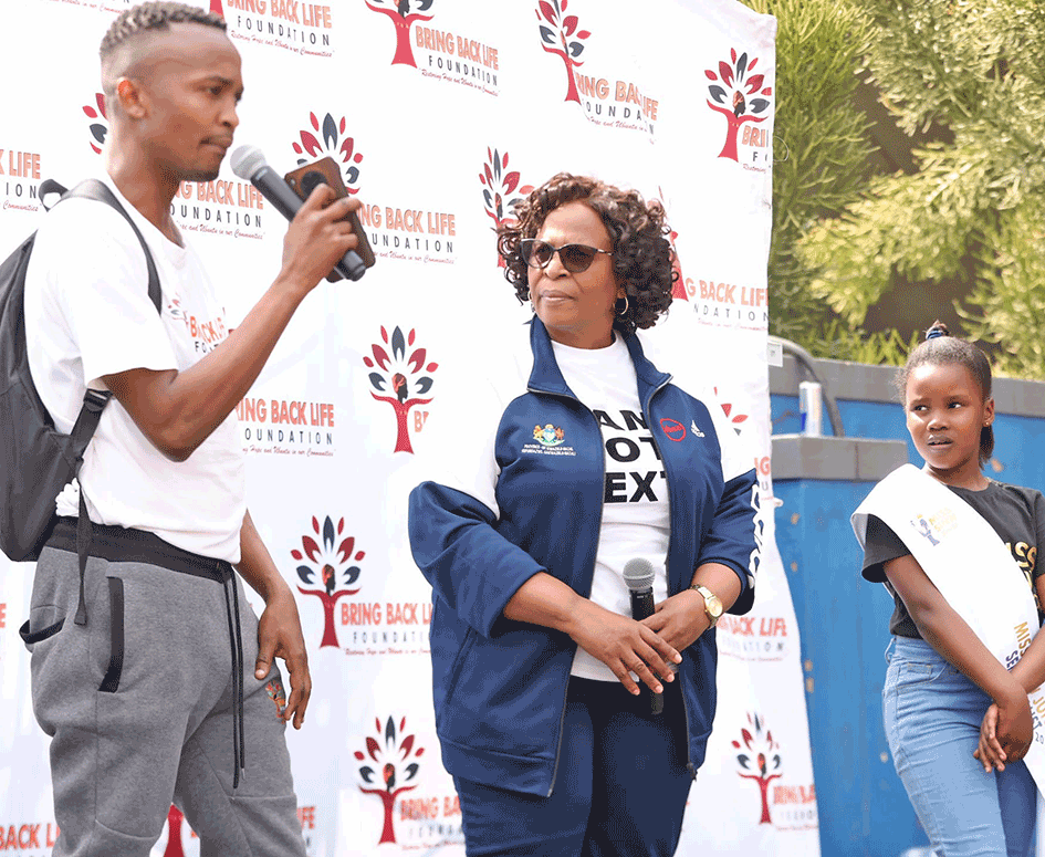 umlazitimes's tweet photo. Ibeyindumezulu imidlalo yokuhlonipha amagalelo eMbokodo

Full story here https://t.co/lXpq6M97Ks

#umlazitimes #tabloidnewspapers #communitynews https://t.co/ffyYbWkBDQ