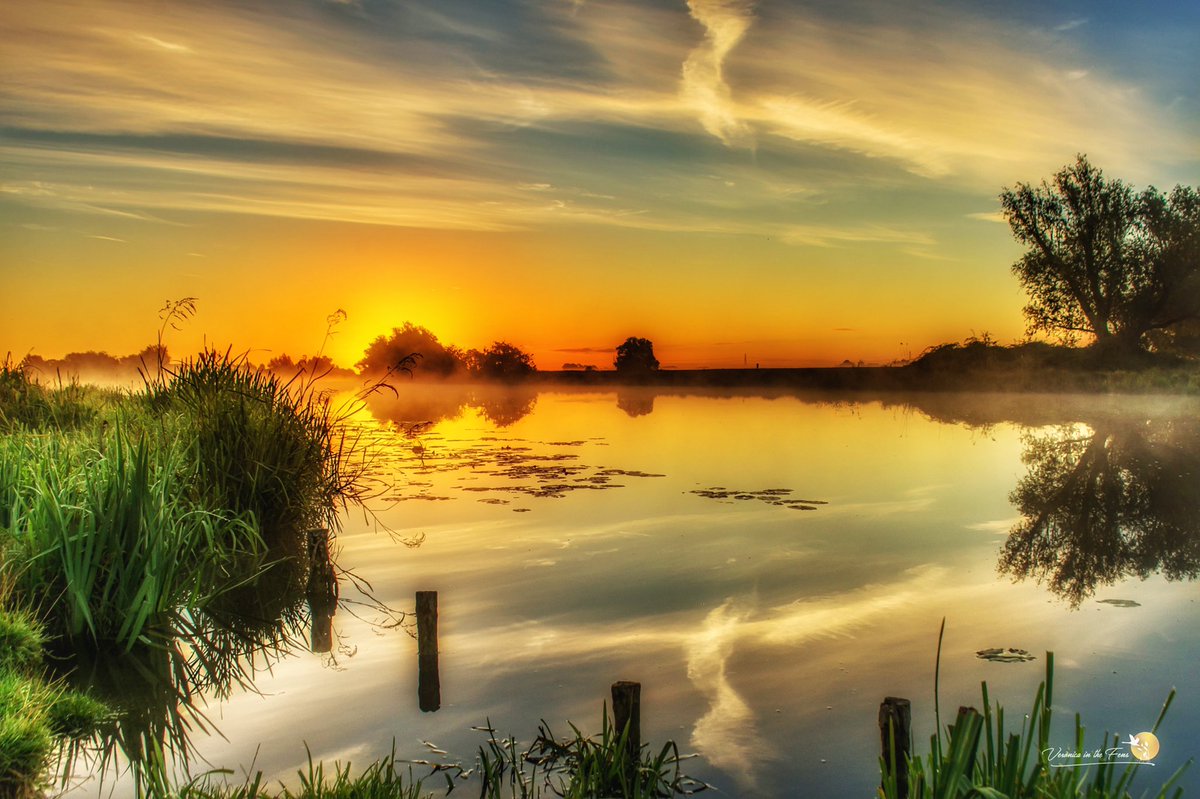 VeronicaJoPo's tweet photo. I feel so grateful to have ‘discovered’ this beautiful part of the UK. I first moved here from Sweden in 1995 and felt an instant attraction for Ely and the Fens. Almost like I had lived here ‘before’.. #landscapephotography @ThePhotoHour https://t.co/Vo51uUxMDA