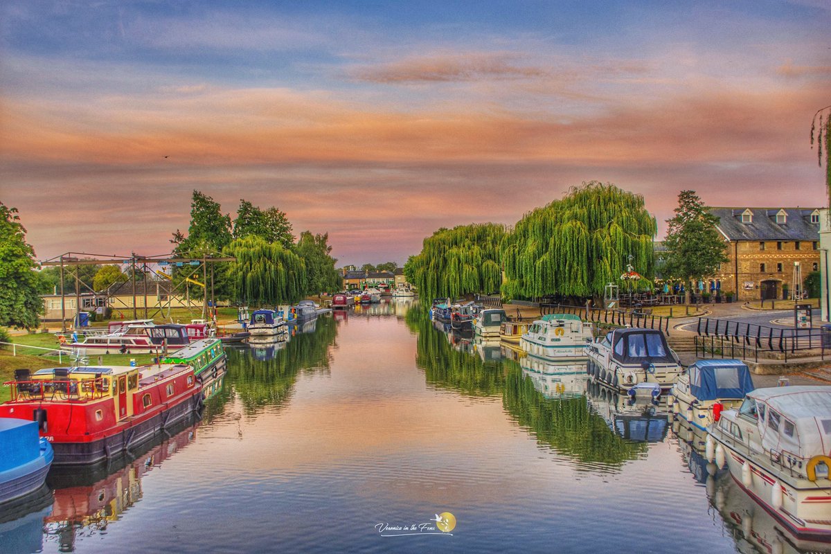 VeronicaJoPo's tweet photo. I feel so grateful to have ‘discovered’ this beautiful part of the UK. I first moved here from Sweden in 1995 and felt an instant attraction for Ely and the Fens. Almost like I had lived here ‘before’.. #landscapephotography @ThePhotoHour https://t.co/Vo51uUxMDA