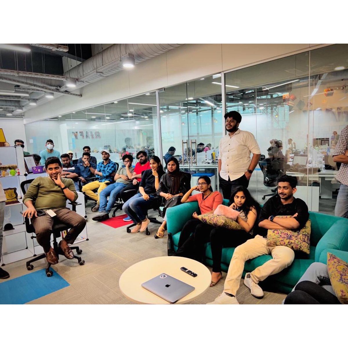 john_mathew's tweet photo. #RT @riafytech: This Spark Friday was a true-blue learning session.

Benny Xavier conducted a session on Financial wellness for us at the HQ.

#riafy #riafyfam #lifeatriafy #humansofriafy #sparkfriday #spark #fridaysatriafy #itsfridayatriafy #riafyhq #fa… https://t.co/WIDbb5GKS3
