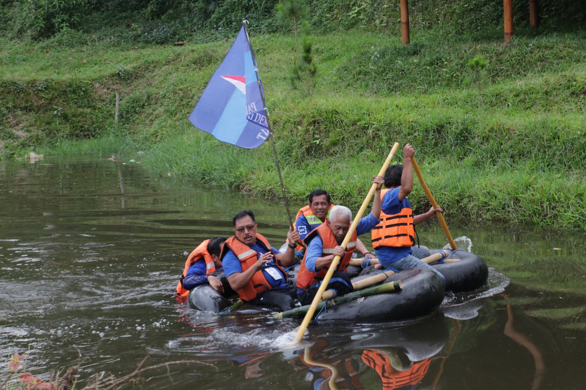 Handarujati's tweet photo. Pendidikan Kepemimpinan dan Kader Partai Demokrat se Jawa Barat 26-28 Agustus sebagai salah satu Program Ketum @AgusYudhoyono , Mencetak SDM yang Unggul dan Militan dalam memenangkan Pemilu 2024
#demokratjabarjuara
#ahyforall https://t.co/PTICIaVQIK