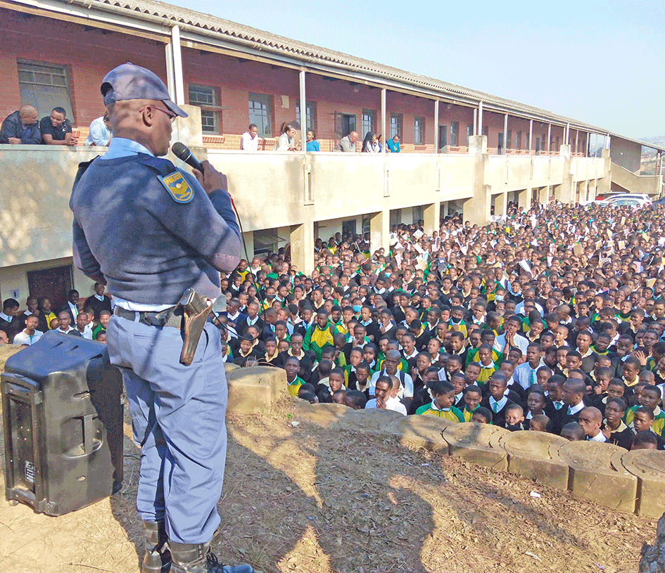 umlazitimes's tweet photo. Amaphoyisa akhuthaze abafundi ngokubika ubugebengu

Full story here https://t.co/SnY1Z5vwl0

#umlazitimes #tabloidnewspapers #communitynews https://t.co/6iIocVv6EF