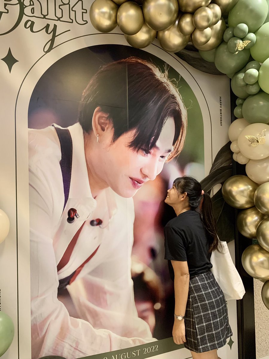 suyu_pmr's tweet photo. ความหัวฟูๆวิ่งขึ้นตึกแกรมมี่ ดีใจสุด555 เฮียน่ารักมากก คุณ รปภ.นั่งยิ้มๆ คงชินแล้ว #เป๊กผลิตโชค #PeckPaLitChoke #HappyPalitday2022 #PalitBDProject2022 https://t.co/XZtEHdQjr5