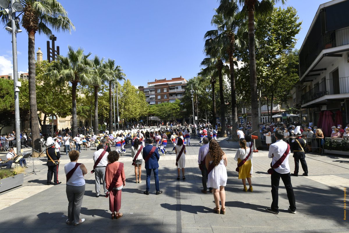 AjCastelldefels's tweet photo. La celebració de la DIADA Nacional de Catalunya a #Castelldefels torna un any més al centre de la ciutat

@AjCastelldefels i entitats tornen el proper 11 de setembre a celebrar la Diada a la plaça de l'Església i Onze de Setembre (l'ofrena floral)

+ℹ️ https://t.co/TDYVVKIHln https://t.co/j6E8R94mh1