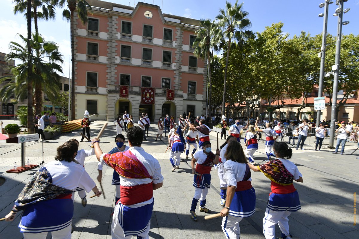 La celebració de la DIADA Nacional de Catalunya a #Castelldefels torna un any més al centre de la ciutat

<a href="/AjCastelldefels/">Ajuntament de Castelldefels</a> i entitats tornen el proper 11 de setembre a celebrar la Diada a la plaça de l'Església i Onze de Setembre (l'ofrena floral)

+ℹ️ cdf.digital/PreviaDiada2022