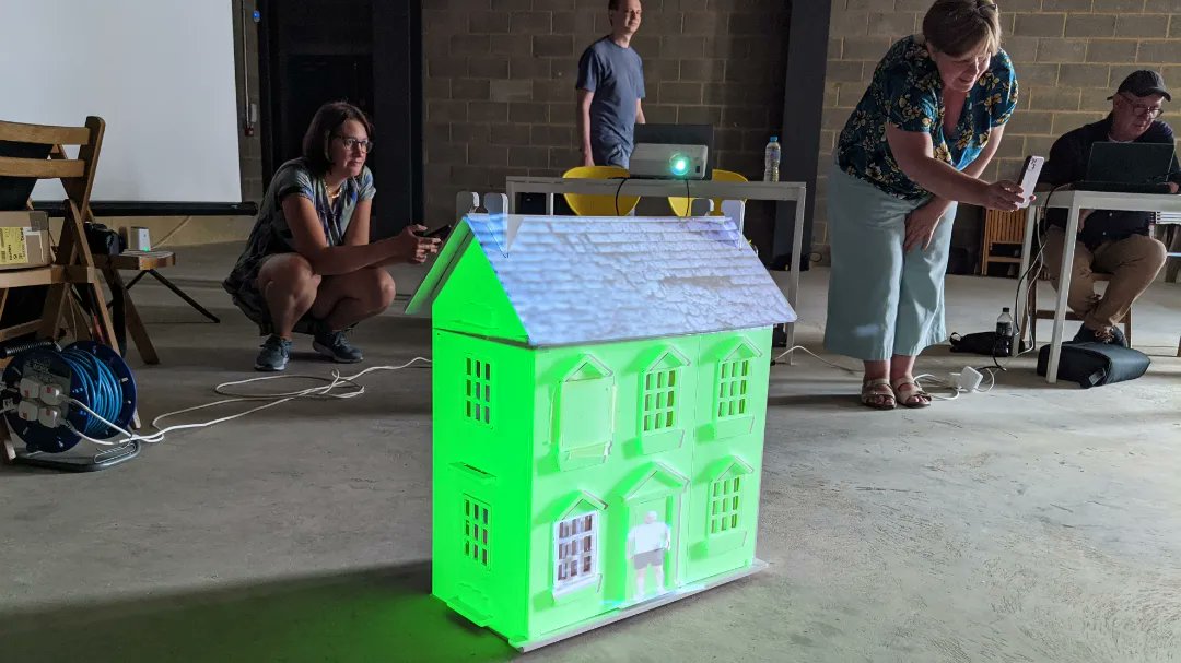 HannahGWhitt's tweet photo. Some snaps from Friday's projection mapping workshops for @ElectricMedway festival. Great sessions learning the basics of @troikatronix, projection mapping and greenscreening.

#ProjectionMapping #DigitalArt  #VideoProjection #AugmentedRiver #ElectricMedwayFestival https://t.co/oECjhViVAM