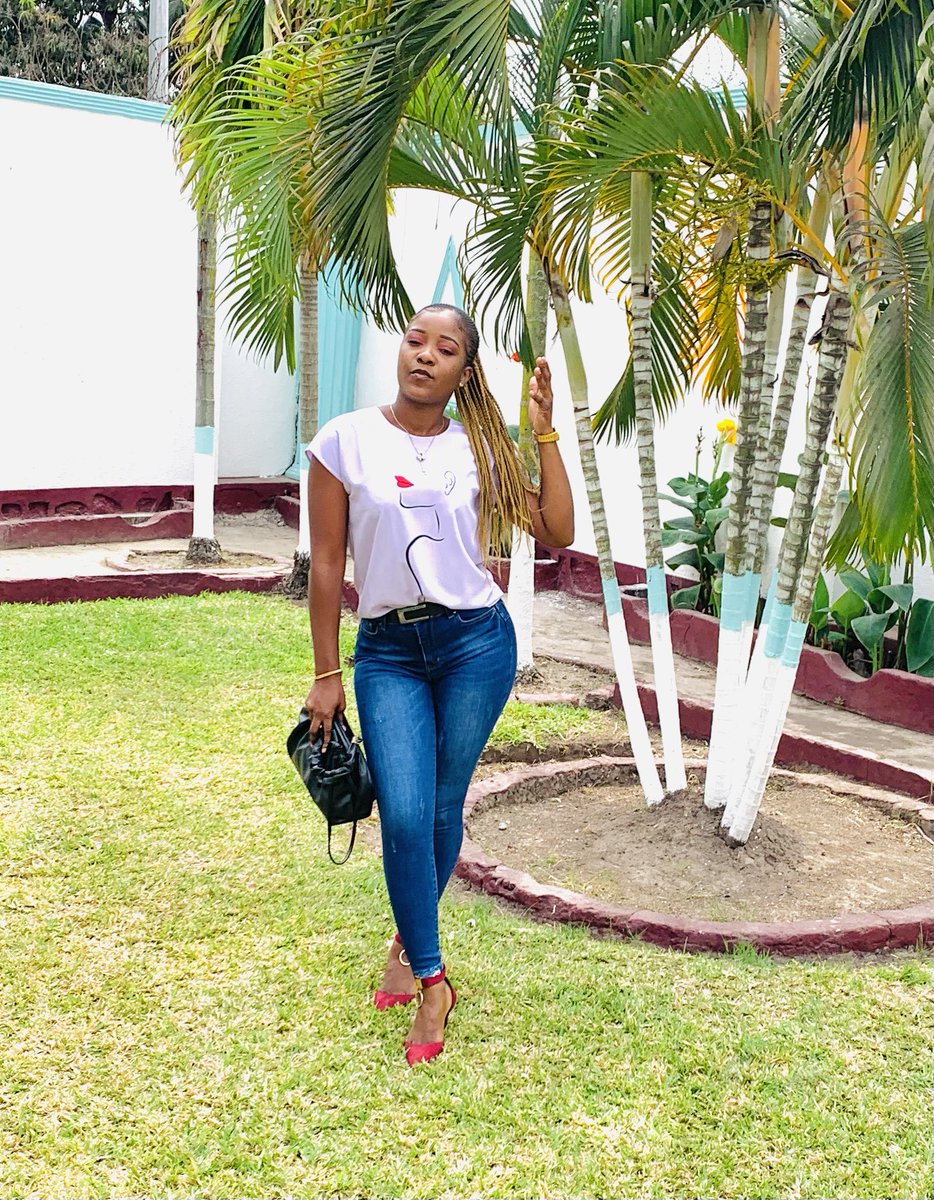 PlaisirLiwanga's tweet photo. Bonne Semaine aux personnes #Empathiques🥰😘 https://t.co/NCuSWDkSdz