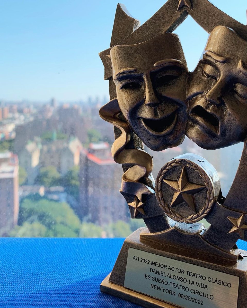 luciadelriomgmt's tweet photo. #DanielAlonso recibe el Premio ATI a Mejor Actor de Teatro Clásico por su interpretación en #LaVidaEsSueño en el #TeatroCírculo de Nueva York

¡Gran enhorabuena👏👏!

@TeatroCirculoE4 
@PremiosATI 
#luciadelriomanagement https://t.co/BkvW5XrFi9