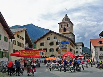 STMediaCH's tweet photo. Der #SlowUp geht in die Bündner Berge!
30 Kilometer freie Albulapass-Strasse nur für Velo, MTB, Rollski und Skater!
Von #Filisur über #Bergün nach #LaPunt im #Engadin! Volksfeste in den Dörfern!
Nur 4.9.22.
@Graubunden
https://t.co/YRrYdQuOAv https://t.co/RlVtF2Upkv