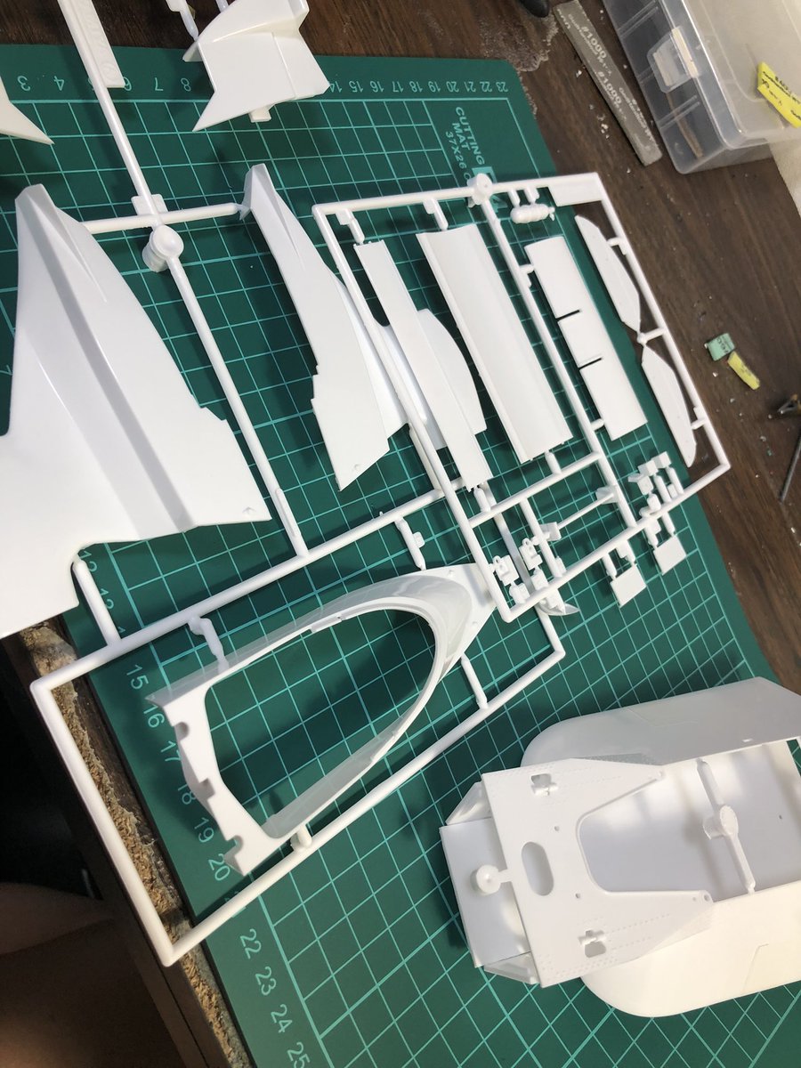 bonbon_big's tweet photo. 1/12 BRABHAM BT44B
作成して行きます。
取り敢えずボディ周りから。
#プラモデル https://t.co/xXJYzrE8Ba