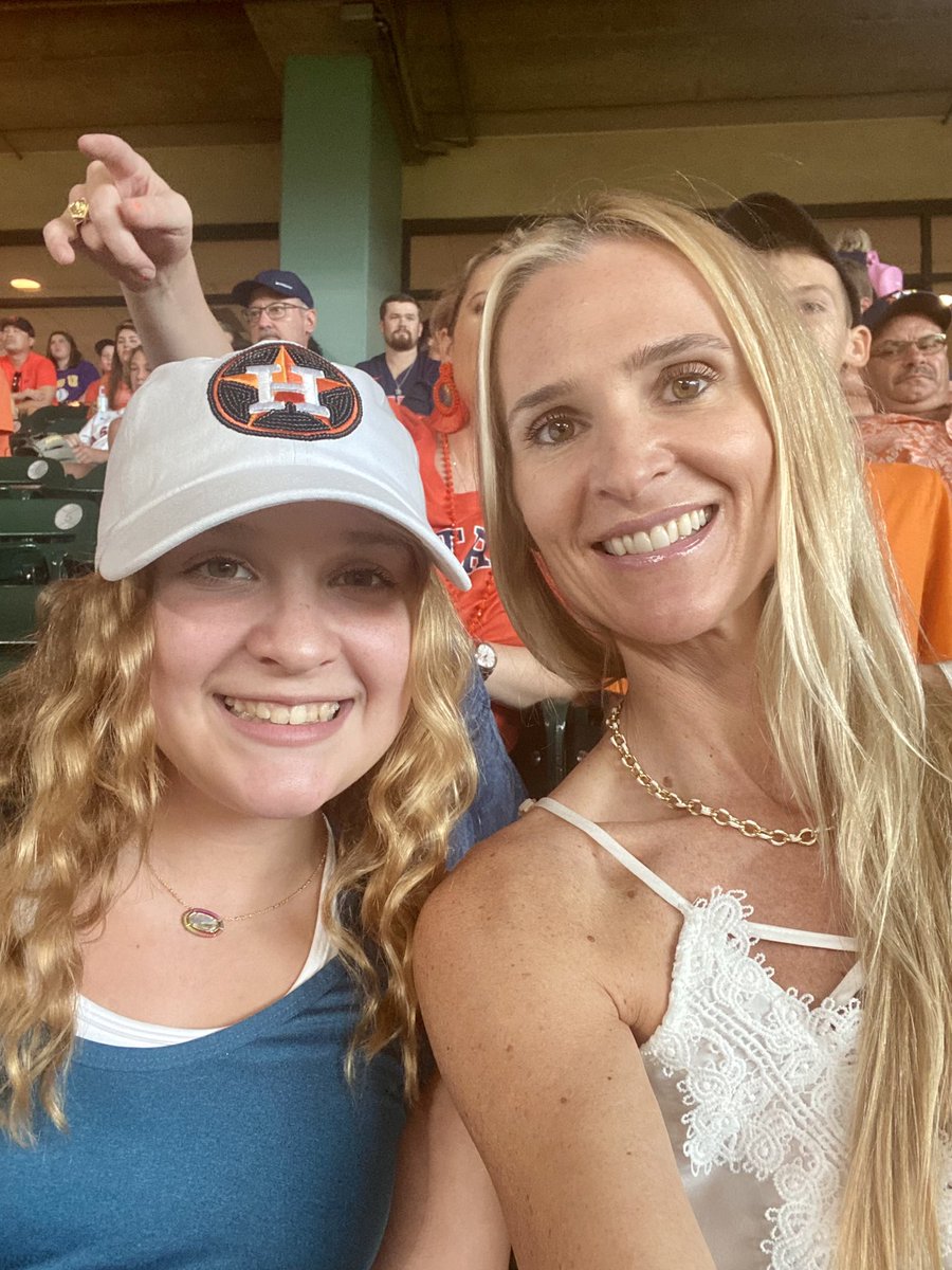 AESearchFirm's tweet photo. Way to go @astros 🎉🤍 https://t.co/c60uH3D9w4