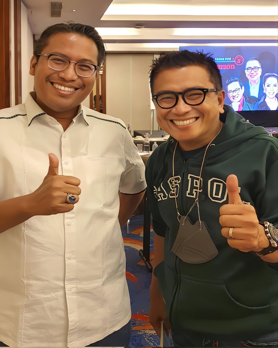 saparasimta's tweet photo. Berguru sejenak dengan senior, kakak kelas di STAN dan sekampung halaman di Palembang, Kak Helmy Yahya @ Le Meridien, Jakarta (28/09/22)
#stan #helmyyahya #simarmata #lemeridien #sahatsimarmata #yahyaandyahya https://t.co/1LHeYw9hEt