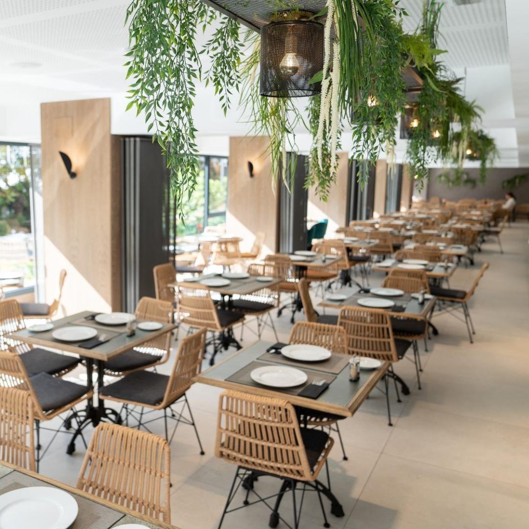 Un restaurante 🌿en el que te sentirás como en casa.

Disfruta de increíbles platos​ en pleno corazón de Marbella.

🍲 Almuerzos en horario de 13:00 a 16:00⁣
🍝​ Cenas en horario de 20:00 22:30

☎️​ +34 952 82 45 70

📍 Av. Ramón y Cajal 3, 29601, Marbella (Málaga)