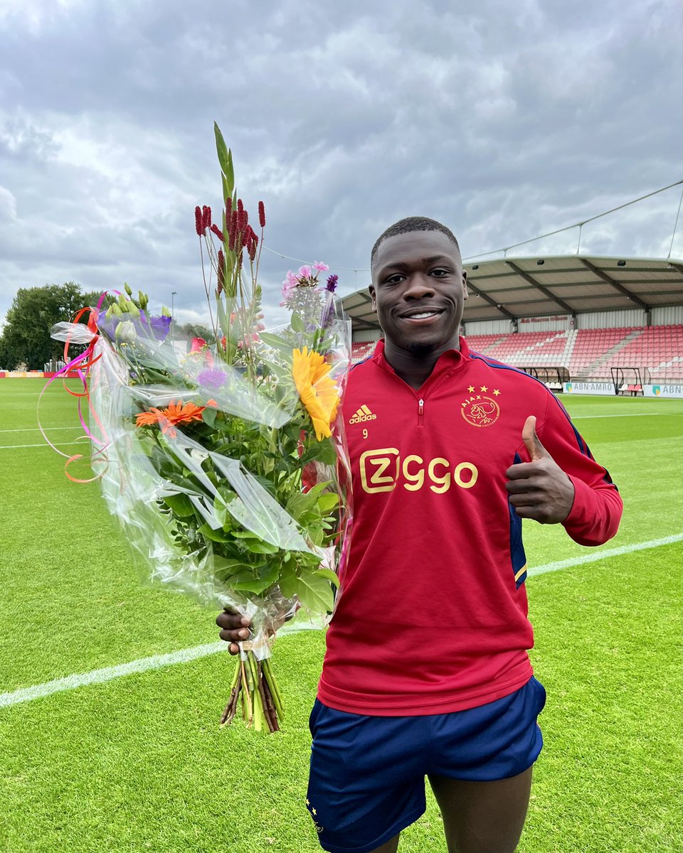 Respect, @FCUtrecht 💐

No room for racism.