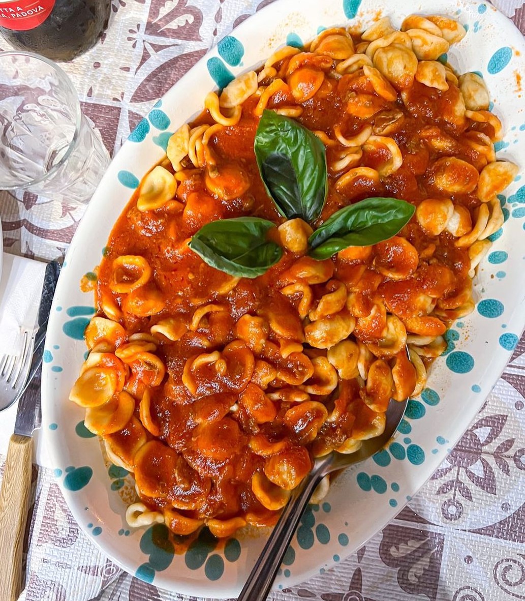viaggiarepuglia's tweet photo. Orecchiette, pomodoro e basilico: un piatto semplice, super profumato e gustosissimo😋

#WeAreinPuglia   #VieniamangiareinPuglia   

📸 @consiglidigusto https://t.co/tf5mw67Srw