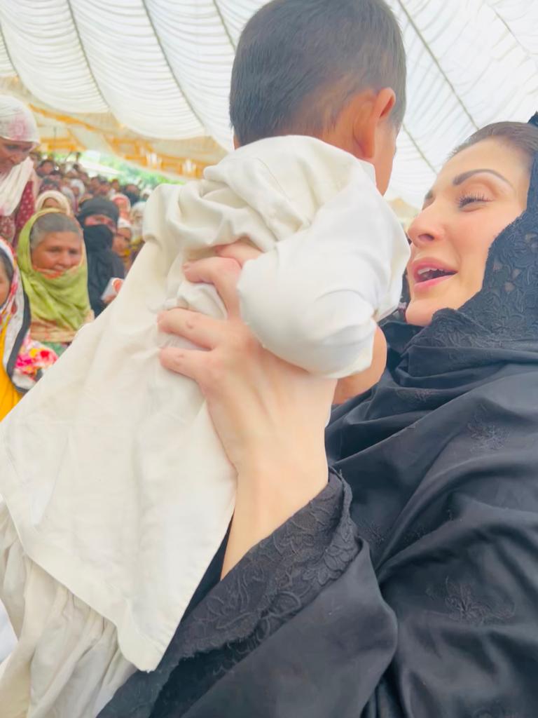 JunaidKhan_JUI's tweet photo. ایک ماں ہی پریشان حال بچوں کا درد سمجھ سکتی ہے۔���️ https://t.co/cbjHMSbH09 https://t.co/G3ECRmWG7m