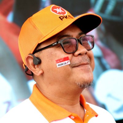 NasdiyantoPKS's tweet photo. PKS melayani untuk Indonesia #NewProfilePic #bangnasdi #gopksgo https://t.co/cfcOwoyt2n