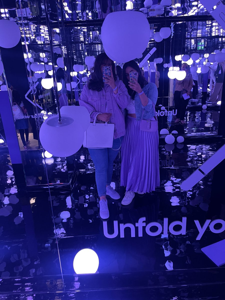laughableyasmin's tweet photo. #SamsungUnpacked https://t.co/gbKxctgdrY