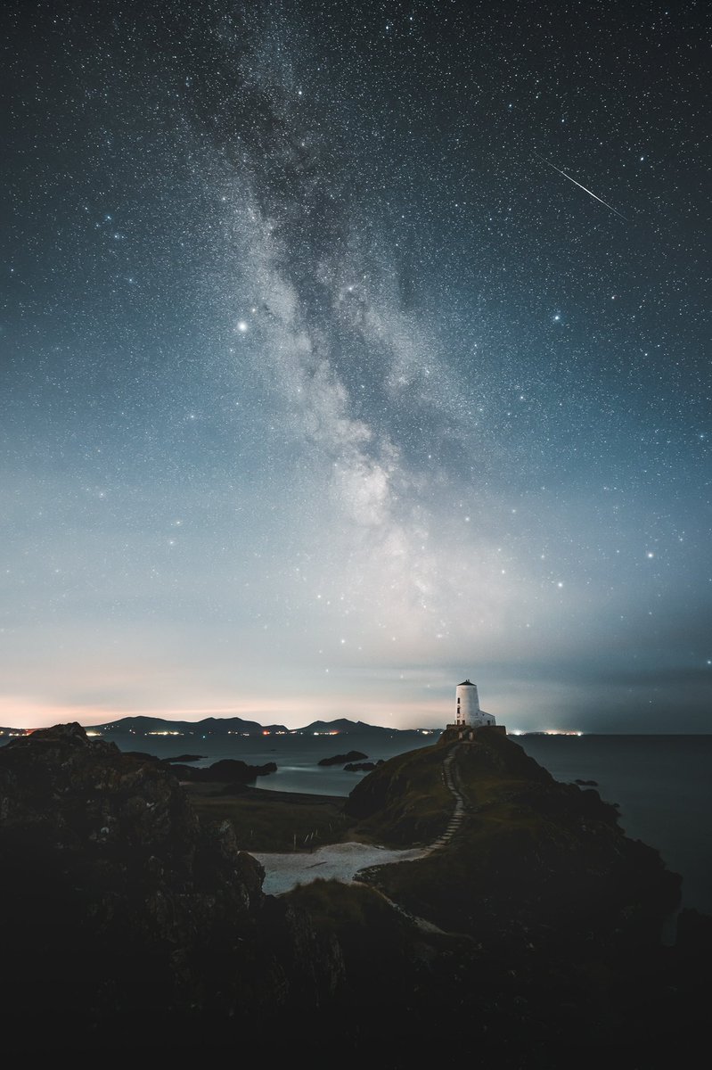 Incredible weekend of photography with @mathewbrowne and @Ga_aspect. The highlight being an amazingly clear night at Llanddwyn Island shooting the galactic core. @UKNikon Z9 & 14-24 2.8 S @visitwales @WalesOnline