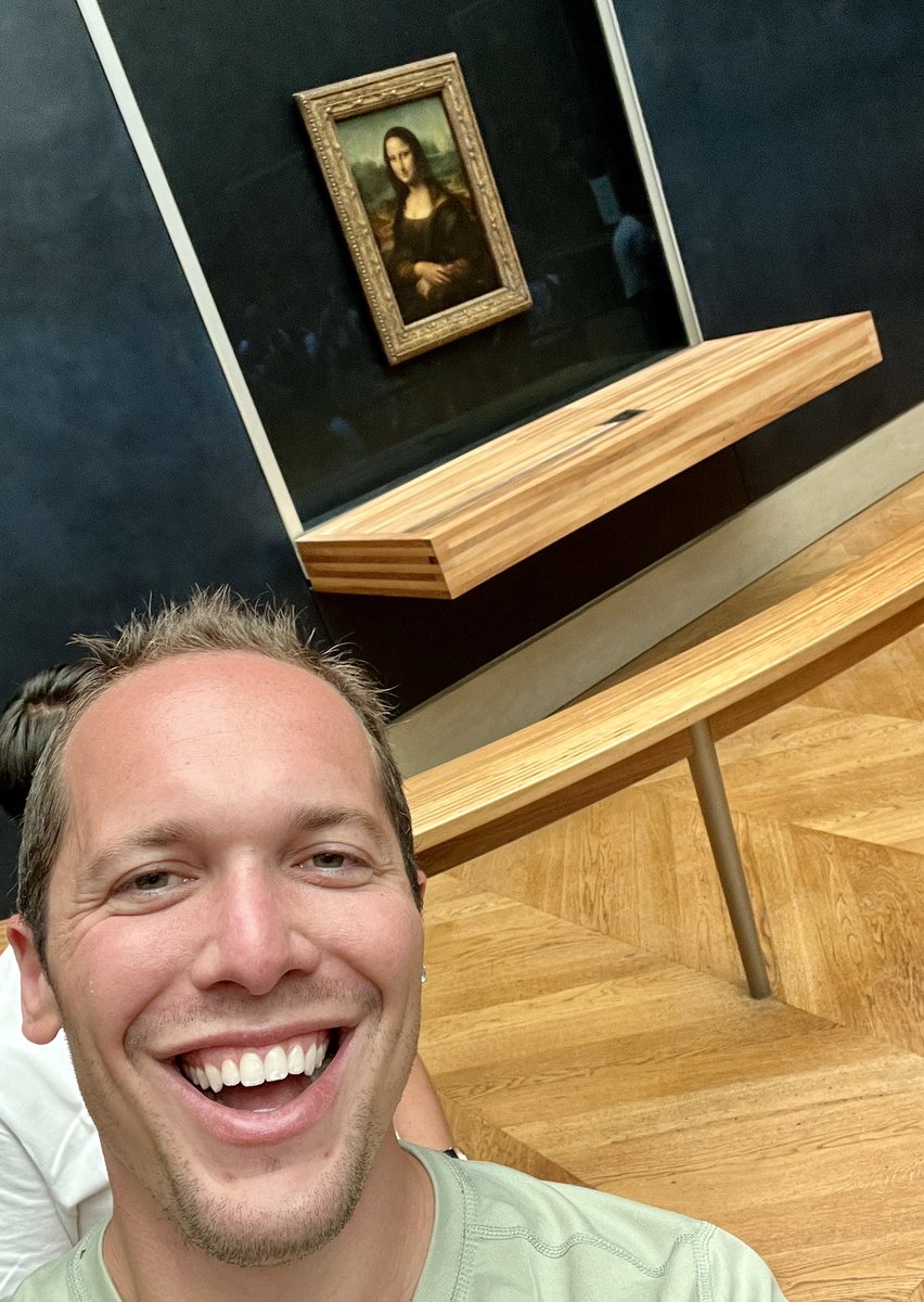 A selfie with Mona Lisa 🇫🇷