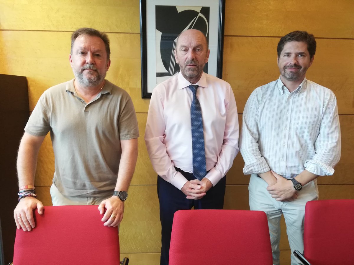 AFNAsturias's tweet photo. Juan Cofiño, vicepresidente de @GobAsturias, se ha reunido hoy con directivos de @AFNAsturias que le han trasladado las inquietudes y necesidades de nuestro colectivo. Confiamos las tengan en cuenta en su gestión política. #AFNA #FEFN #FamiliaNumerosa #AsturiasEsFamllia https://t.co/ObRTlKq8Lr
