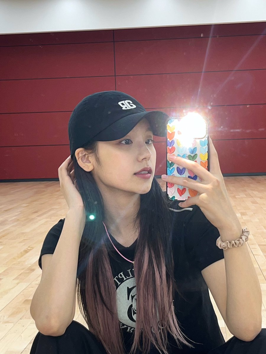 yeji bubble 🖤 tweet media