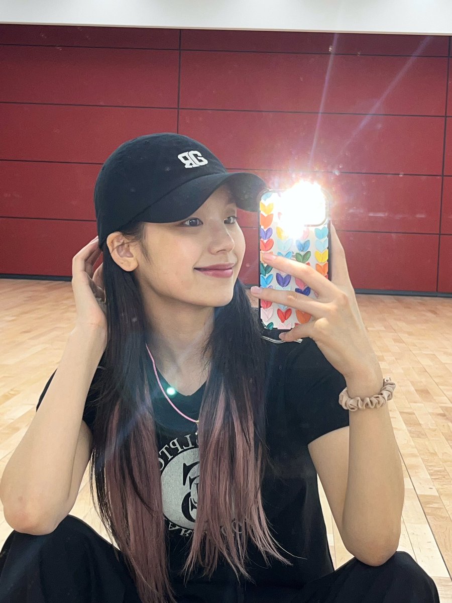 yeji bubble 🖤 tweet media