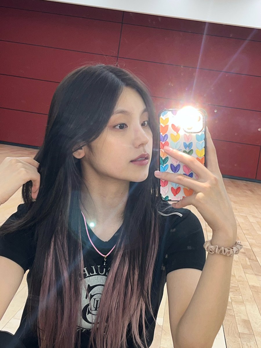 yeji bubble 🖤 tweet media