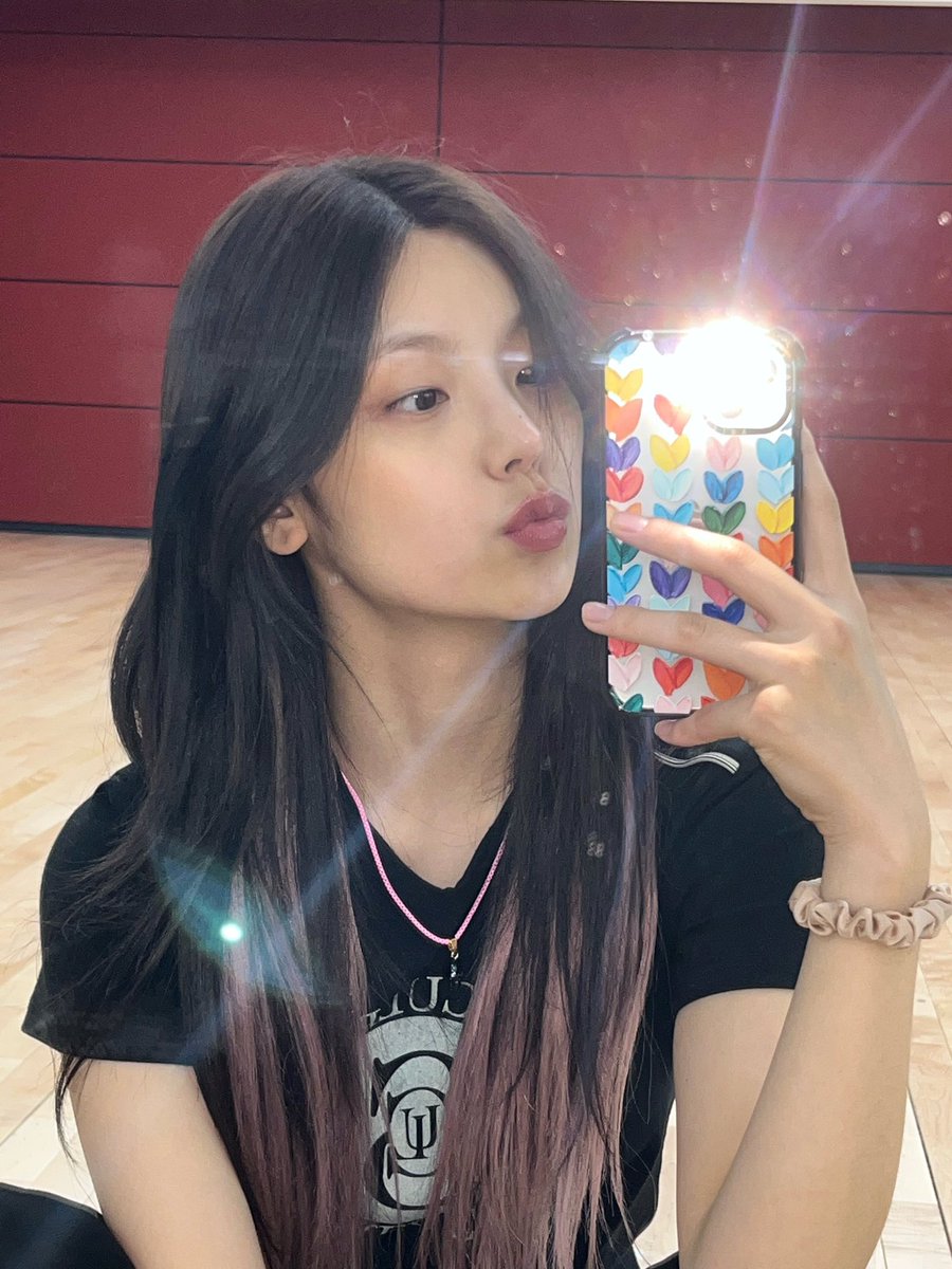 yeji bubble 🖤 tweet media