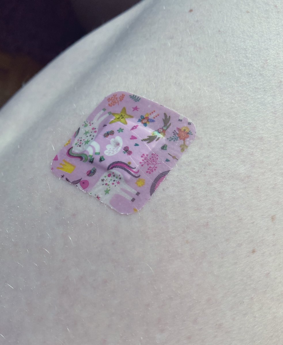 pearlescent_b's tweet photo. Jetzt nur noch einwirken lassen und ich bin wieder ganz ich selbst π
Und ja pinke Pflaster danach sind Pflicht π
π
#happy #meds #medicine #injectionday #hopeshappyday #taltz #taltz80mg https://t.co/fAYn9TChy0