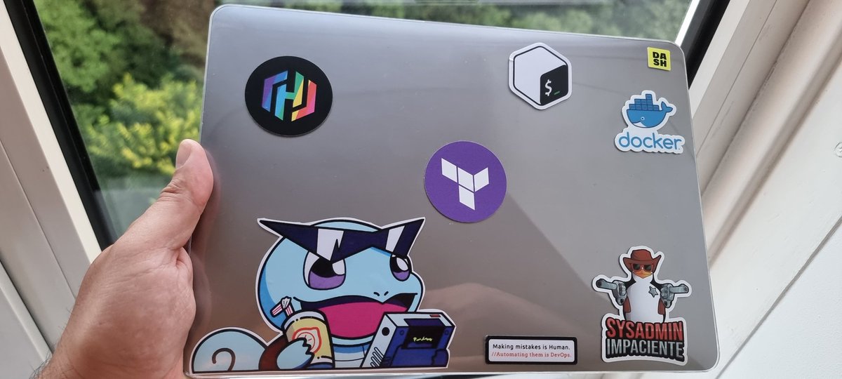 caiodelgadonew's tweet photo. @MichaelCade1 My answer to that is using a transparent case so I can be #stickerless whenever I want to :) https://t.co/tM96iMRAYb