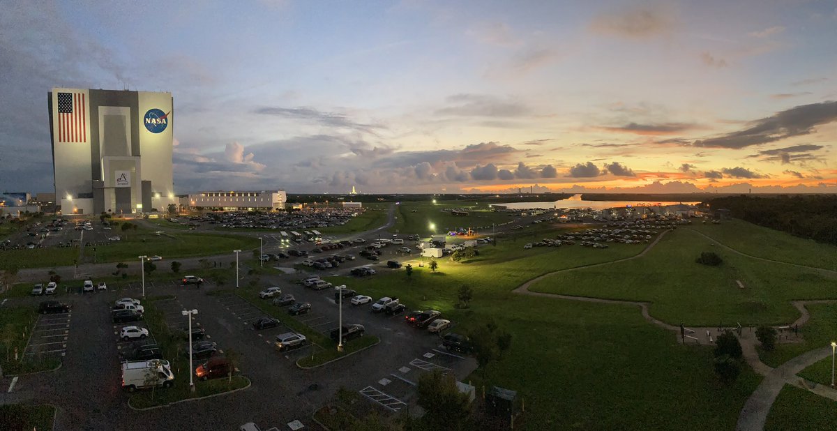 Launch count for #Artemis -1 getting short with many more final checks to go on an amazingly beautiful @NASAKennedy morning.