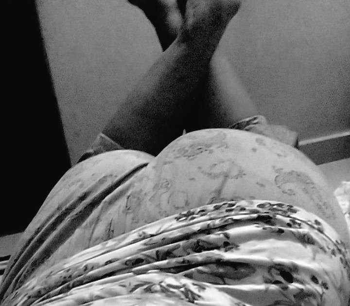 Divya20855365's tweet photo. Bed rest la irundha po eduthen https://t.co/mCjE5AlSur