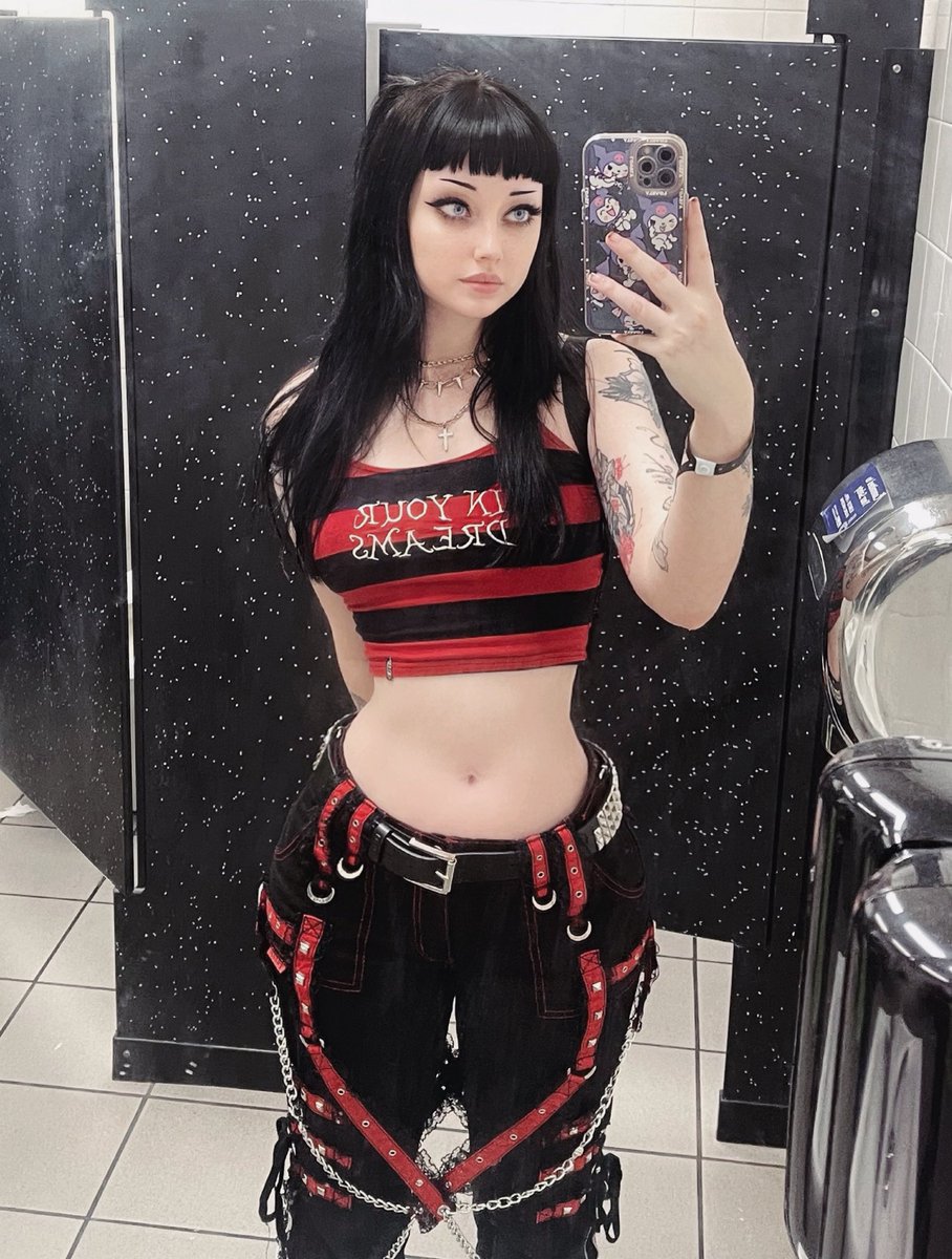 sug4rf4iryy's tweet photo. fav color combo https://t.co/DvfmZu0kOy