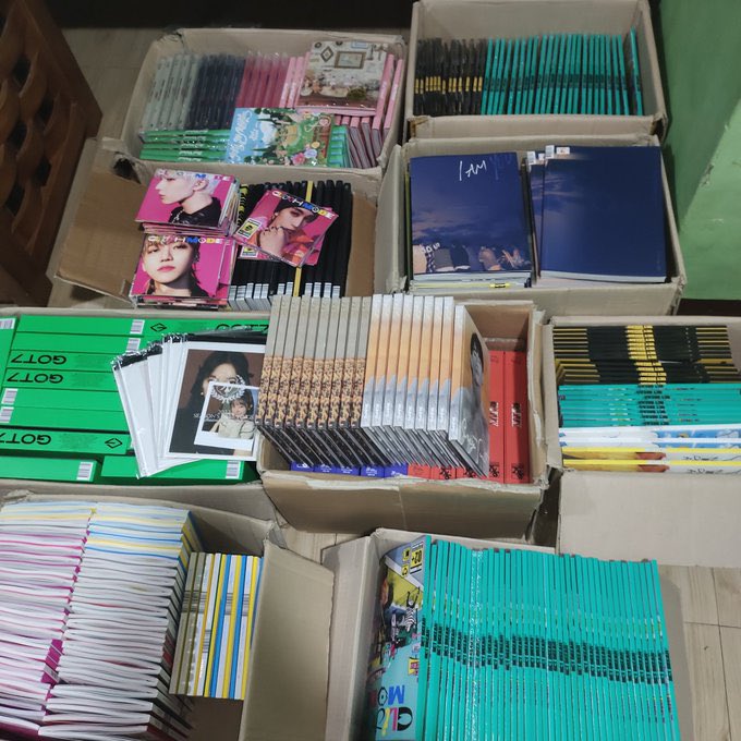 Moonchild_kShop's tweet photo. ALBUM GIVEAWAY | 12hrs

• rt + follow @AngelsKshop 
• comment desired album
• free shipping 🇵🇭 https://t.co/sqIYnklr16