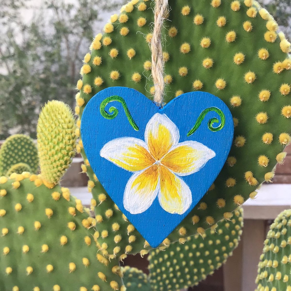 dimitragrArt's tweet photo. Imperfection is beauty 🍄 believe in your magic ✨
Available 💚 ✨ Limited edition hand painted wooden hanging hearts! Each peace is unique and is coming with a magic package and  extra gifts! ☀️🌈💚
New items!!! dm if interested ☺️🦄
🌘find them SoOn on Etsy shop:FallenFromSky https://t.co/8zR9ENo7ra