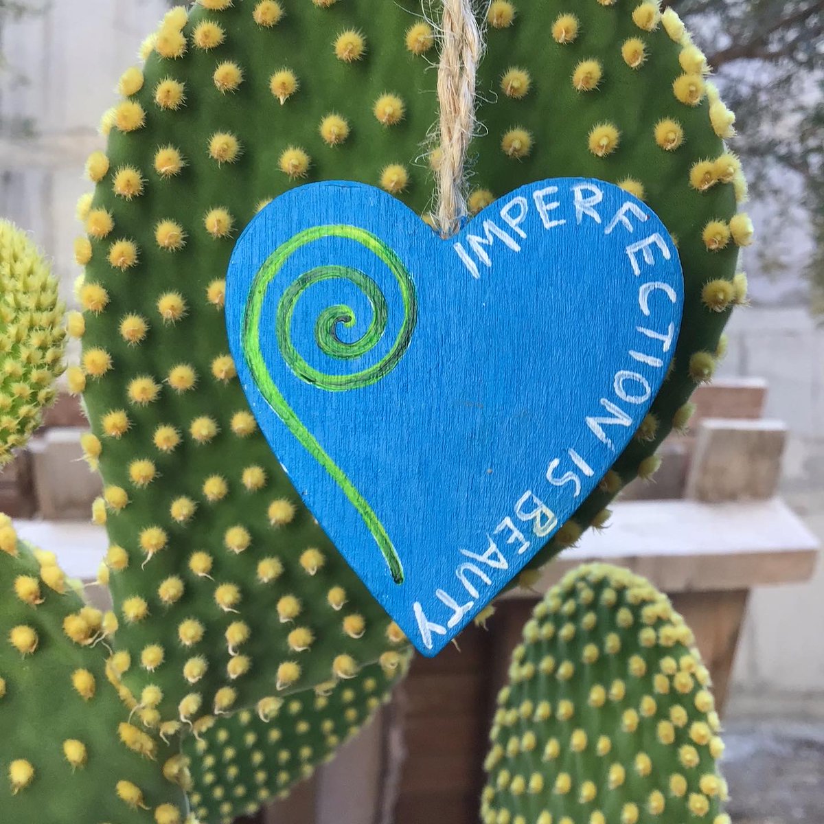 dimitragrArt's tweet photo. Imperfection is beauty 🍄 believe in your magic ✨
Available 💚 ✨ Limited edition hand painted wooden hanging hearts! Each peace is unique and is coming with a magic package and  extra gifts! ☀️🌈💚
New items!!! dm if interested ☺️🦄
🌘find them SoOn on Etsy shop:FallenFromSky https://t.co/8zR9ENo7ra