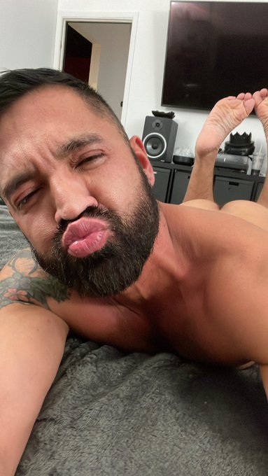 Kiss my ass please https://t.co/S4pIPkU4ZQ