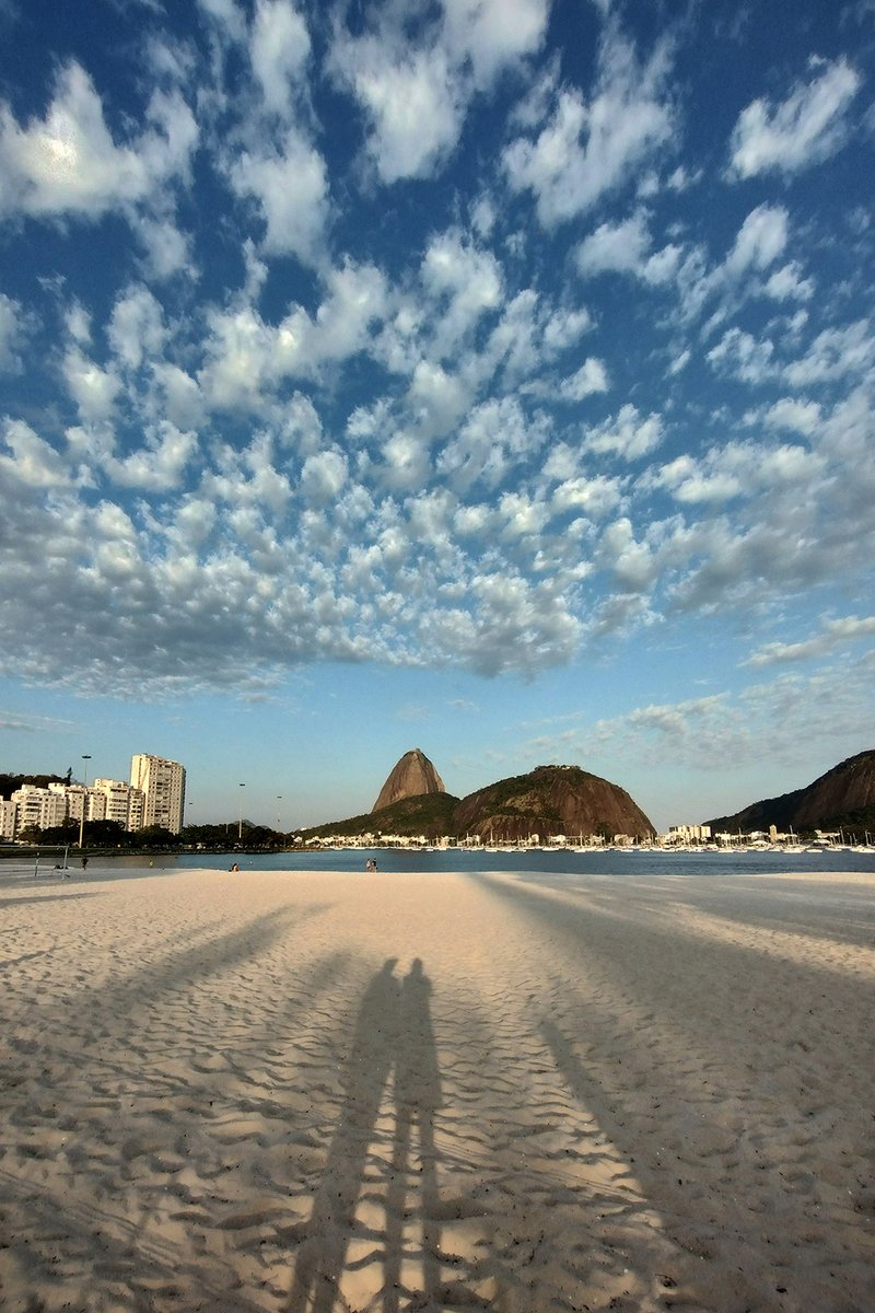 botafoto_'s tweet photo. Inverno no Rio de Janeiro ❣
Contando carneirinhos na Praia de Botafogo numa tardinha de domingo...
#inverno #inverno2022
#rio #riodejaneiro #errejota #rj
#botafogo #botafogorj #praiadebotafogo #enseadadebotafogo
#botafoto #LourdesValle #Duayer
#mobgraphia #mobilephotography https://t.co/y9gNwtW04O