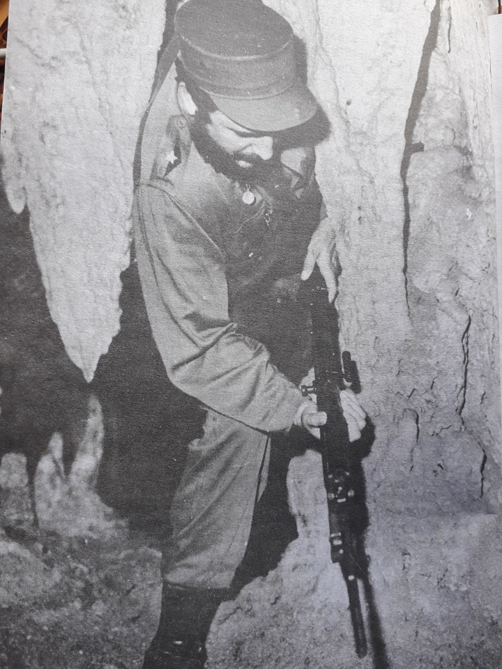 29 agosto 1959 - el Comandante en Jefe Fidel Castro inicia en la Cordillera de los Órganos un recorrido por la provincia de Pinar del Río.
Mientras observa el inigualable Valle de Viñales, orienta construir varios moteles, hechos luego realidad con Los Jazmines y La Ermita #Cuba